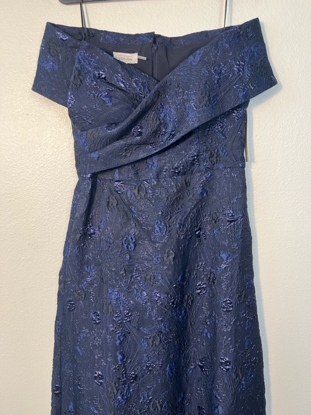 Rickie Freeman For Teri Jon Off-the-Shoulder Metallic Jacquard Gown Size 12 NEW - Picture 6 of 11